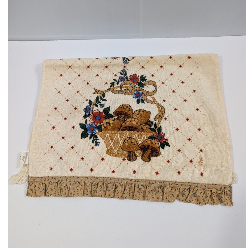 Vintage Cannon Mushroom Basket Hand Towel Ruffle Trim Cottagecore 70s USA Made